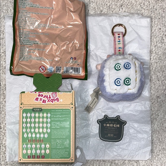 Little Mahjong Plush Keychain - Grayish purple Goat Character - Picture 4 of 6